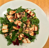 Healthychefsteph's Grilled halloumi, fresh fig and beetroot salad